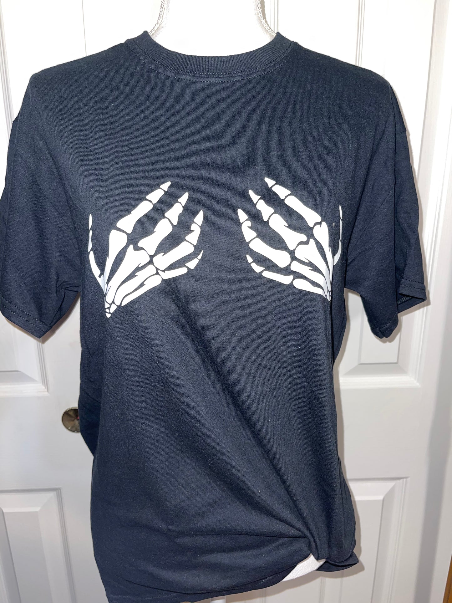 Skeleton hands tee💀🖤